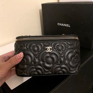 💋sold on Z elle💋 Vanity camellia. Like new